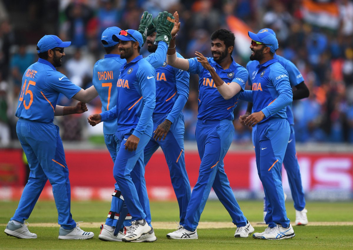 BCCI's tweet photo. Jadeja strikes with a beauty! That's classic Jadeja bowling. Nicholls departs after 28 runs.
New Zealand 69/2 after 18.2 overs
Live - https://t.co/NixsoE7TCH #INDvNZ https://t.co/BrzCe50qt8