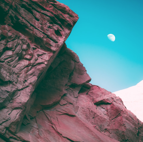 .<a href="/si_bonobo/">Bonobo</a> is back with a melancholic and spirited release with echoes of techno throughout; wp.me/p2iymy-lhU.

(cc: @inertiamusic)
(words by <a href="/AndrewAPapa/">Andrew Papa</a>)