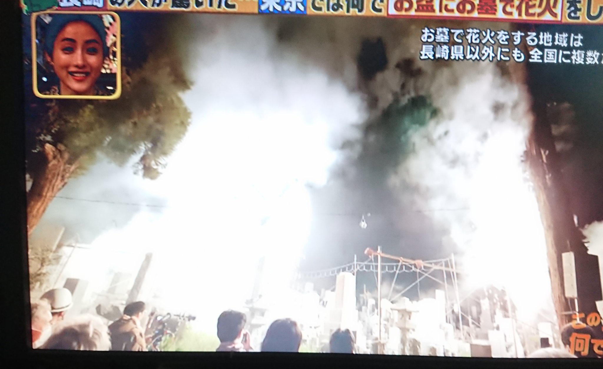 たけちん おいいいいいいwこれは長野のお墓花火だろおおおおおおwwしかもさたけ氏の映像w ちゃんと右上に断り書いてあるけどこれじゃこの花火が長崎の花火みたいじゃないか この差ってなんですか T Co Io8ix2p934 Twitter