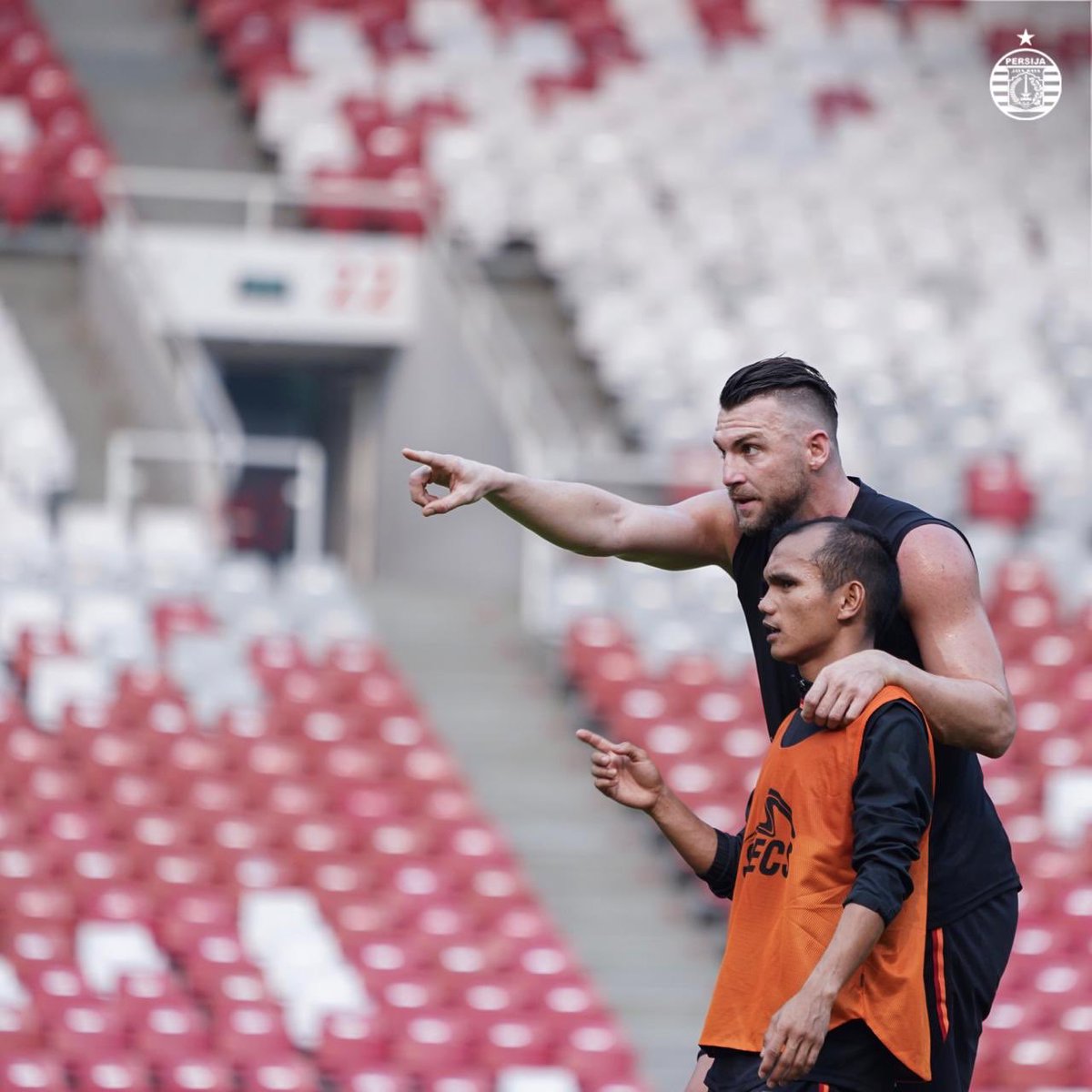 Persija_Jkt's tweet photo. Relaxed, Focused, Ready. 🔴🔴🔴
.
#Liga1 #PersijaJakarta #ChampionsEverywhere https://t.co/HQKyeBzRiI