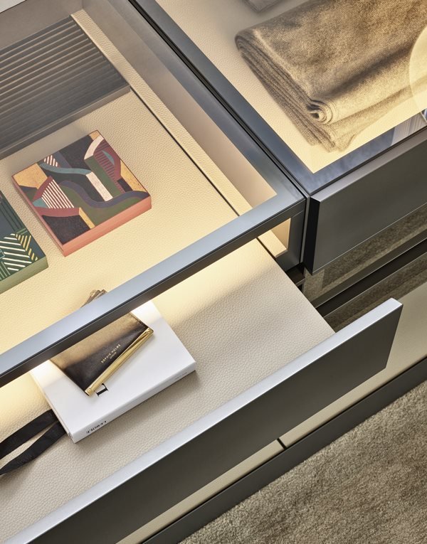 PoliformAU's tweet photo. The Poliform Ubik wardrobe creates advanced organisation and order with a series of containers, accessories, trays, drawers, pull-out shoe racks, trouser racks, shirt racks. 
https://t.co/xTHbANNiOG https://t.co/Xfr2Jmdydw