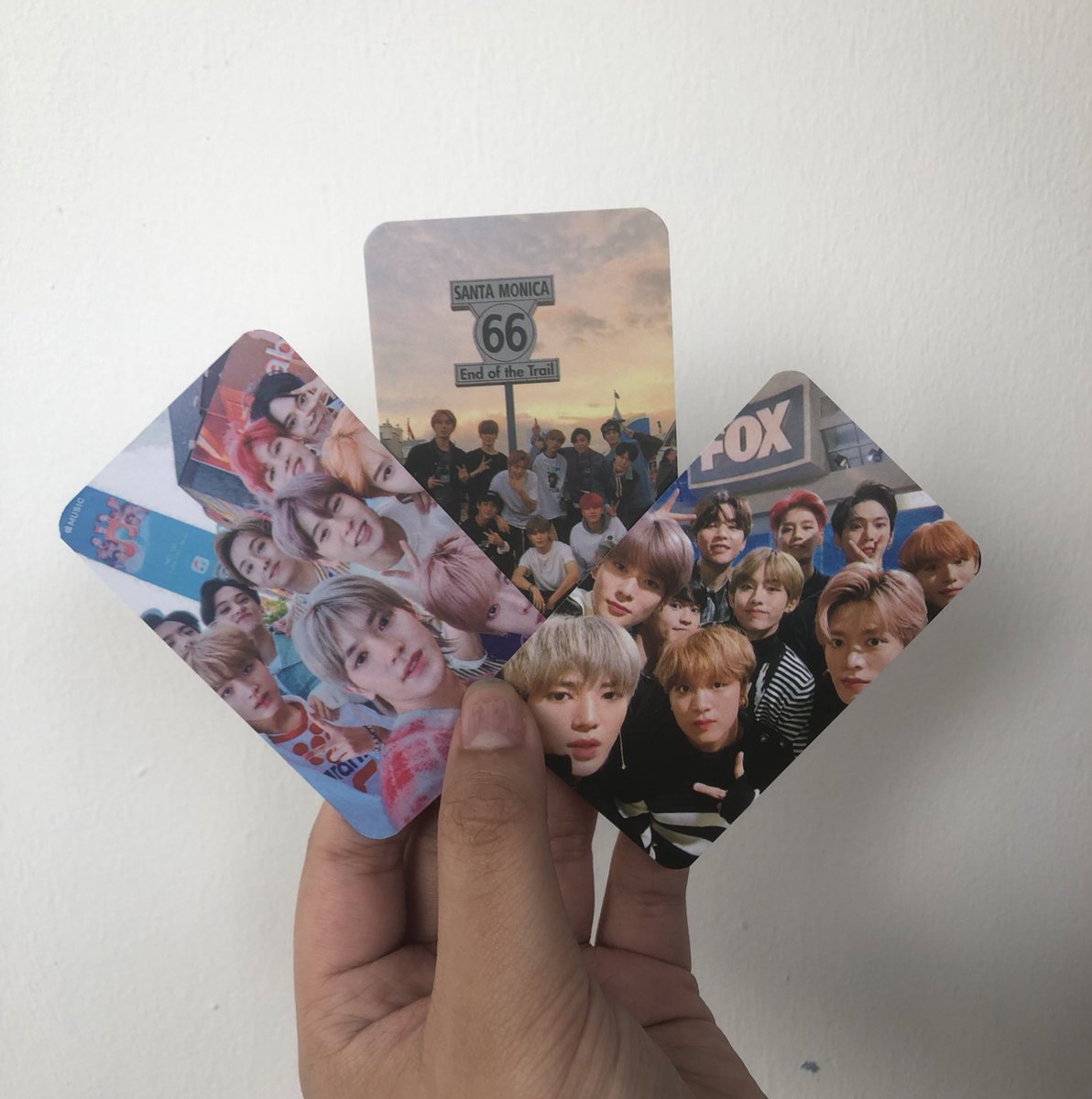 BIGG3STHIT's tweet photo. 🍒FREE CUPSLEEVE + PHOTOCARD GIVEAWAY⚡️
➖
⚡️RT our pinned tweet to redeem

Venue: Indoor Stadium
Date: 20 July
Time: 12PM

🍒2 cupsleeves + 1 photocard / person
➖
SEE YOU☺️💘
#NEOCITYinSG #NCT127inSG #NEOCITYINSINGAPORE #NCT127_1st_World_Tour https://t.co/htMvJA8JIL