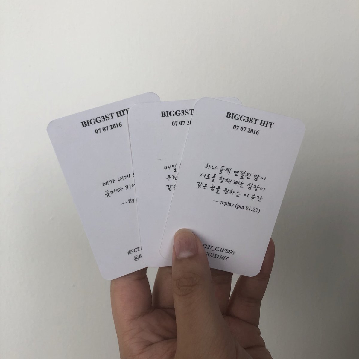 BIGG3STHIT's tweet photo. 🍒FREE CUPSLEEVE + PHOTOCARD GIVEAWAY⚡️
➖
⚡️RT our pinned tweet to redeem

Venue: Indoor Stadium
Date: 20 July
Time: 12PM

🍒2 cupsleeves + 1 photocard / person
➖
SEE YOU☺️💘
#NEOCITYinSG #NCT127inSG #NEOCITYINSINGAPORE #NCT127_1st_World_Tour https://t.co/htMvJA8JIL