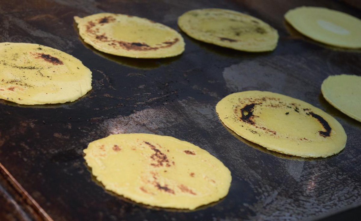 Solo ver esta imagen se nos hace la boca agua... 🤤 Si ahora mismo tuvieras uno delante, ¿con qué ingrediente o ingredientes lo rellenarías? 🤔 Txistorra, verduras, panceta y queso, sukalki de ternera...
