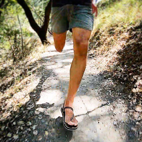 earth_runners_'s tweet photo. Leap in with love. ♥️
.
.
.
#runwithlove #runhappy #liveinthemoments #lifemomentum #runmovement #lifeflow #allowinglifetoflow #runningsandals #extremerunners #earthrunners #rewildbefree https://t.co/9xzeG75QTn https://t.co/FupZGjcry9