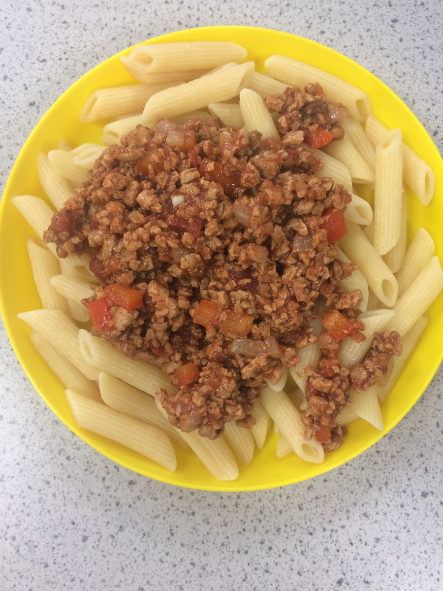 TSDFTDietitians's tweet photo. 2nd session of #cookandeatTorbay yesterday making veggie spag bol with our Diabetes Dietitian Emma &amp; Dietetic Support Worker Rachel! Teaching young people transitioning to adulthood with diabetes about healthy eating, carb counting &amp; cooking skills 👨‍🍳👩‍🍳@BDA_Dietitians @DiabetesUK https://t.co/3UJqdgkJ8n