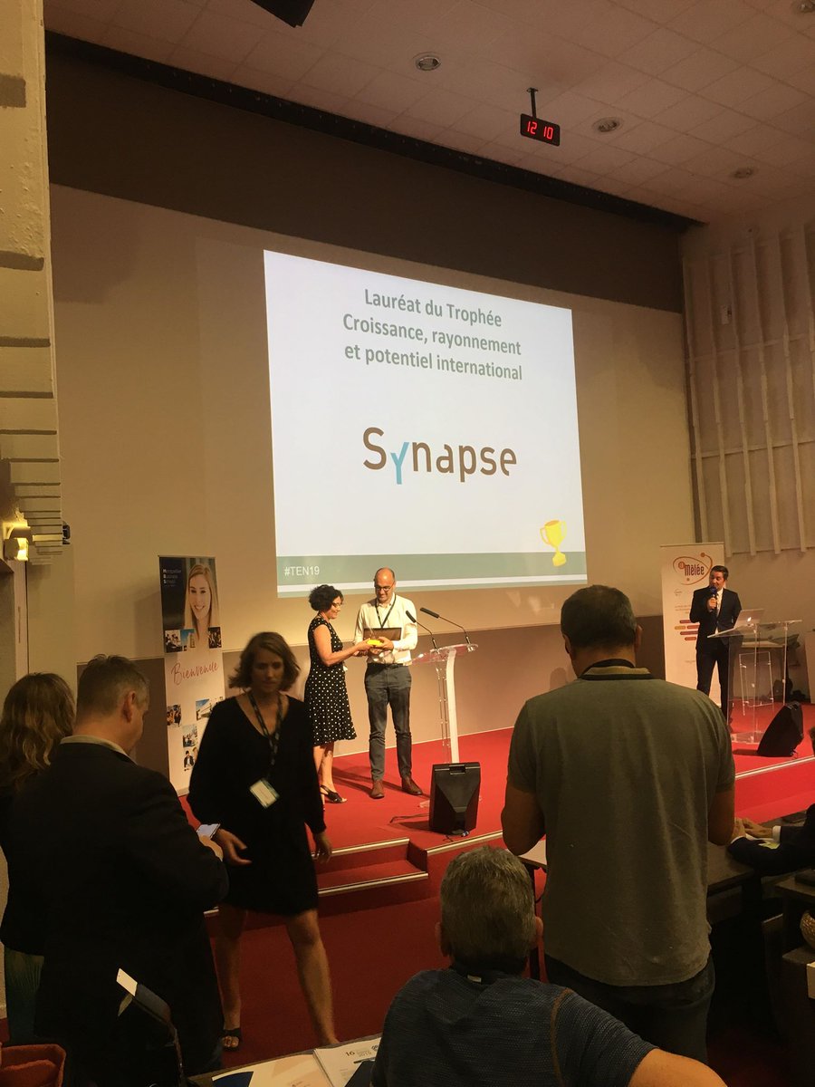 synapse_dev's tweet photo. 🏆 Victoire ! Nous sommes très fiers de remporter le trophée de l'Economie Numérique dans la catégorie "Croissance, rayonnement et potentiel international" ! Merci à la @La_Melee_Mtp pour cet honneur qui récompense le travail acharné de nos équipes ! 💪 #TEN19 #IA #chatbot https://t.co/UZ4ZQS49Fr
