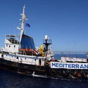 mgdj56's tweet photo. #STOPBUSINESS #STOPONG
#LEGA: MULTE A NAVI ONG SALIRÀ A UN MILIONE DI EURO. 

https://t.co/StXZWeBWiz https://t.co/0y76gwgteH