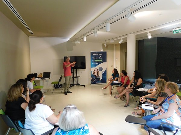 LanzaderaALM19's tweet photo. 02/07/2019 Nos visitó el gerente de McDonald´s, Alberto Requena.
Tuvimos la oportunidad de conocer sus comienzos profesionales y cómo desembarcó en ésta franquicia conocida mundialmente. Nos explicó el funcionamiento de la empresa. Agradecemos  su colaboración https://t.co/awTAeQL2Bg