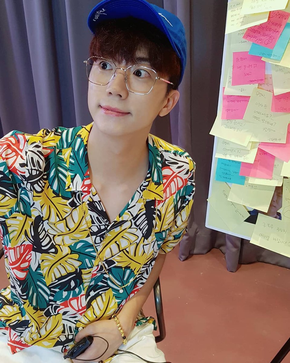 2pmalways's tweet photo. [2PM IG]
43 Angterview filming day
Tuesday illness is fully healed because of seeing Wooyoung's very cute gestures after a long time 💪

#Hottests 
#CrazyGenius #JangWooyoung
https://t.co/UmxSyxTOus https://t.co/ViCizggF9g