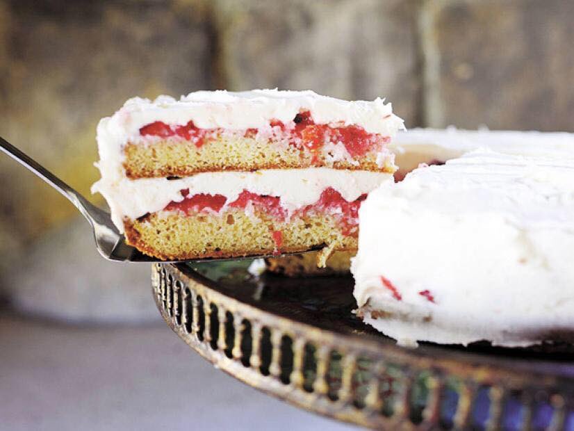 Our Strawberry Shortcake Cake is a seasonal favorite made with fresh, local berries. When they’re gone, it’s gone. Get a slice tonight at <a href="/larkinsquare/">Larkin Square</a> for #FTT, 5-8. 

All Food truck windows close promptly at 8pm, so #EatDessertFirst and you won’t be disappointed.  😉❤️