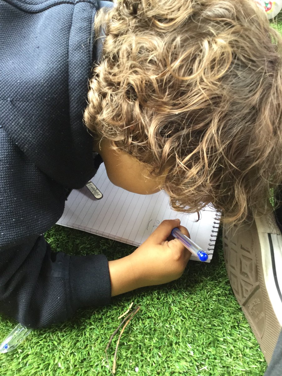 MissABowers's tweet photo. Some outdoor note taking happening in Sunshine Room 📝 #earlywriting #markmaking @pre_nursery @EmmaREMAT @RainbowEduMAT @stsilasschool https://t.co/jAh7X7YNWW