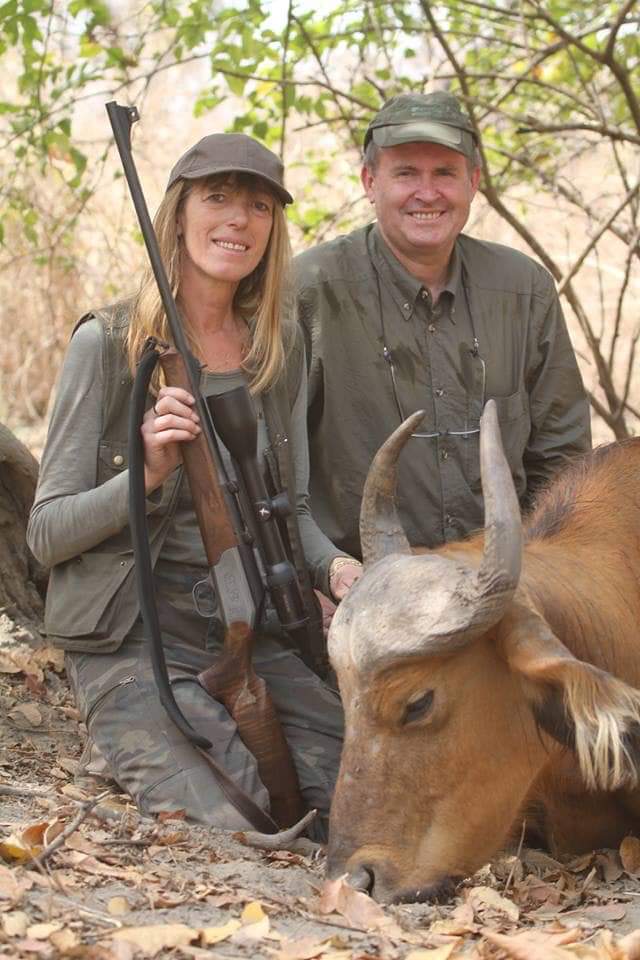 Nelsia36096727's tweet photo. La honte ! Tout ça par pure plaisir alors que les espèces sont en voie d'extinction!! Vous méritez de dégager, d'être viré. Ou voir même de subir le même sort que ses pauvre bêtes. #usa #boycottU #larbresle #rt #superu #safarilive #FDP https://t.co/KVm40S3Qdw