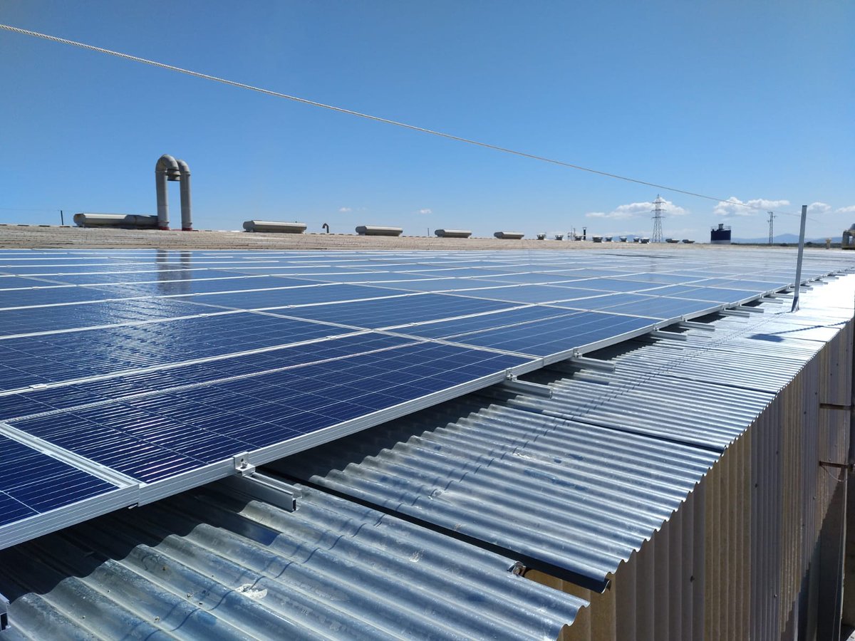 grpdiazredondo's tweet photo. PROCERAN trabaja constantemente para mejorar la calidad de sus productos y el medio ambiente.
Recientemente ha instalado un generador solar fotovoltaico sobre la cubierta de sus instalaciones para el autoconsumo de la energía eléctrica producida.
#eco #fotovoltaica #MedioAmbiente https://t.co/8KMGtG3Zf8