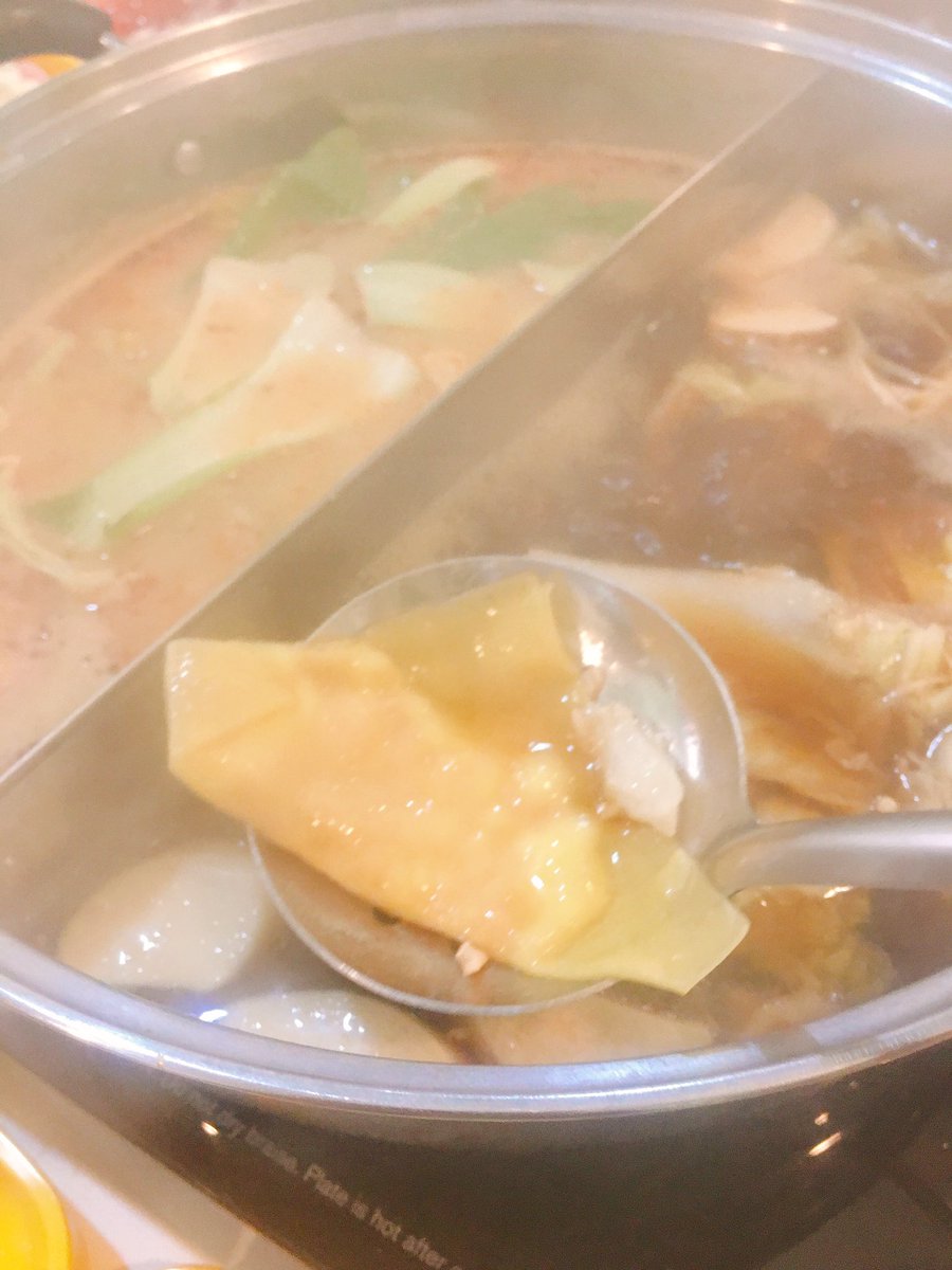 PladaoDao_'s tweet photo. ร้านตุ้ยก่อฮัก พึ่งเปิด หมูสไลด์คือดีมาก ของกินเยอะ สะอาด ห้องแอร์ เกี๊ยวมีชีส คือดีงาม ☺️☺️☺️ เพลงเพราะด้วย
199 บาทต่อคน เองแก ช่วงนี้มีโปรมา 4 จ่าย 3 ด้วยเด้อ ต้องมาตำ ร้านอยู่ตรงข้ามสารพัดช่าง ใกล้ๆ เมญ่า แต่หาที่จอดรถยากนิดหนึ่ง #รีวิวเชียงใหม่ #reviewchaingmai #เชียงใหม่ https://t.co/aLqHUnB4eY