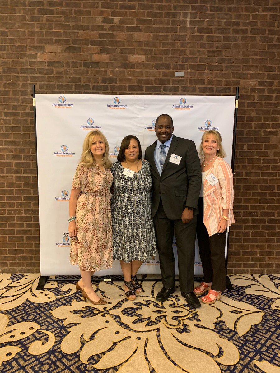 pifrncs's tweet photo. Excitement is in the air for the ⁦@BaltCoPS⁩ Administrative Professionals Conference! ⁦@GepsieC⁩ #bcpsapc #leadingwithinfluence https://t.co/Qo1duq8e9N