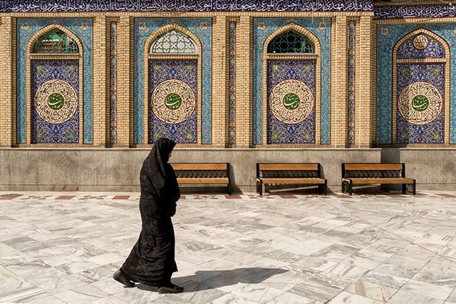 Time for prayers. Teherán. .
.
.
.
.
#iran #teheran #viajefotografico #instapassport #thecreative #artofvisuals #aroundtheworldpix  #flashesofdelight #travelog #mytinyatlas #theglobewanderer #forahappymoment #exploringtheglobe #travelon  #irantravel #canonphotos #canoneos #c…
