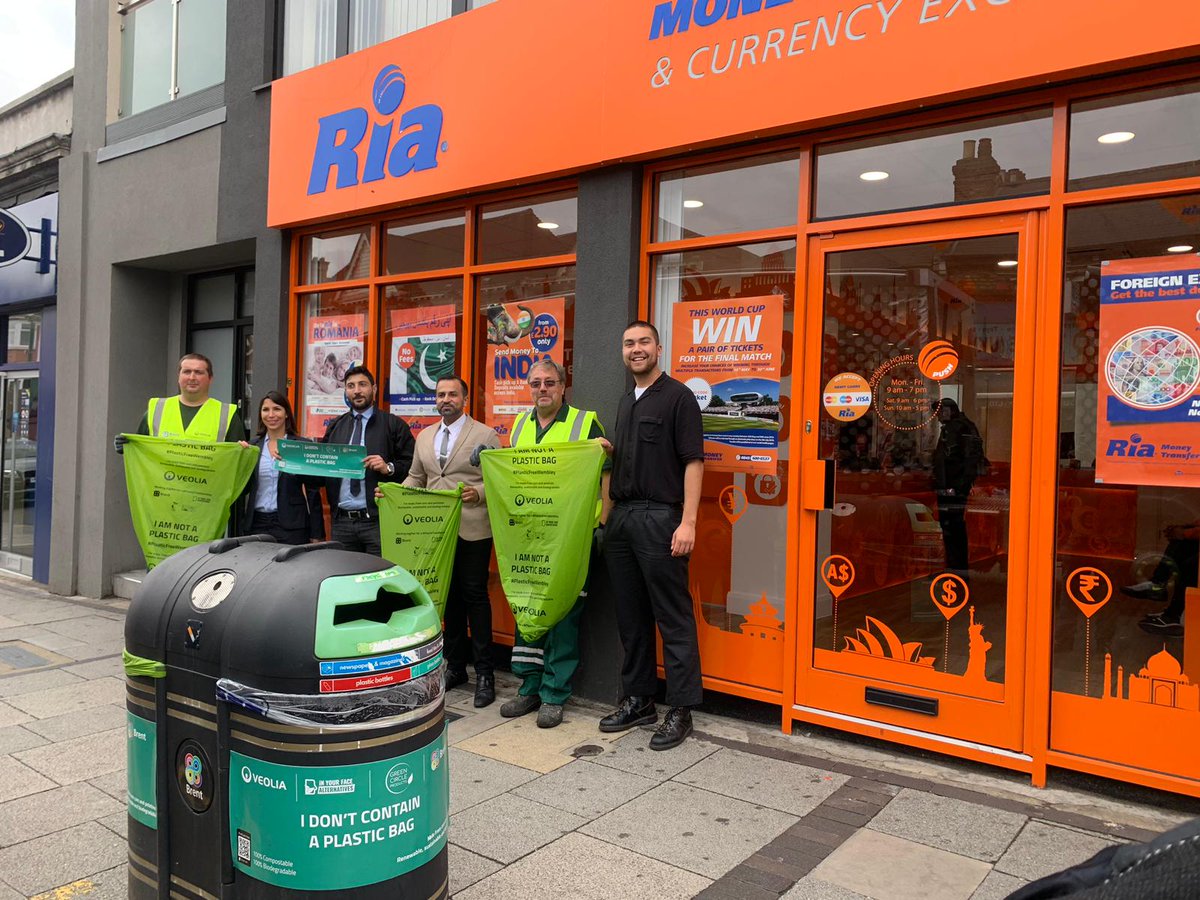 iYFALondon's tweet photo. We're trying to make big changes by cutting out our plastic for a #PlasticFreeWembley . We're rolling out compostable bags with @iYFALondon &amp; @VeoliaUK in the public bins in Wembley. They'll do the same job, minus the plastic use, environmental impact. https://t.co/PfQuRfZUIY