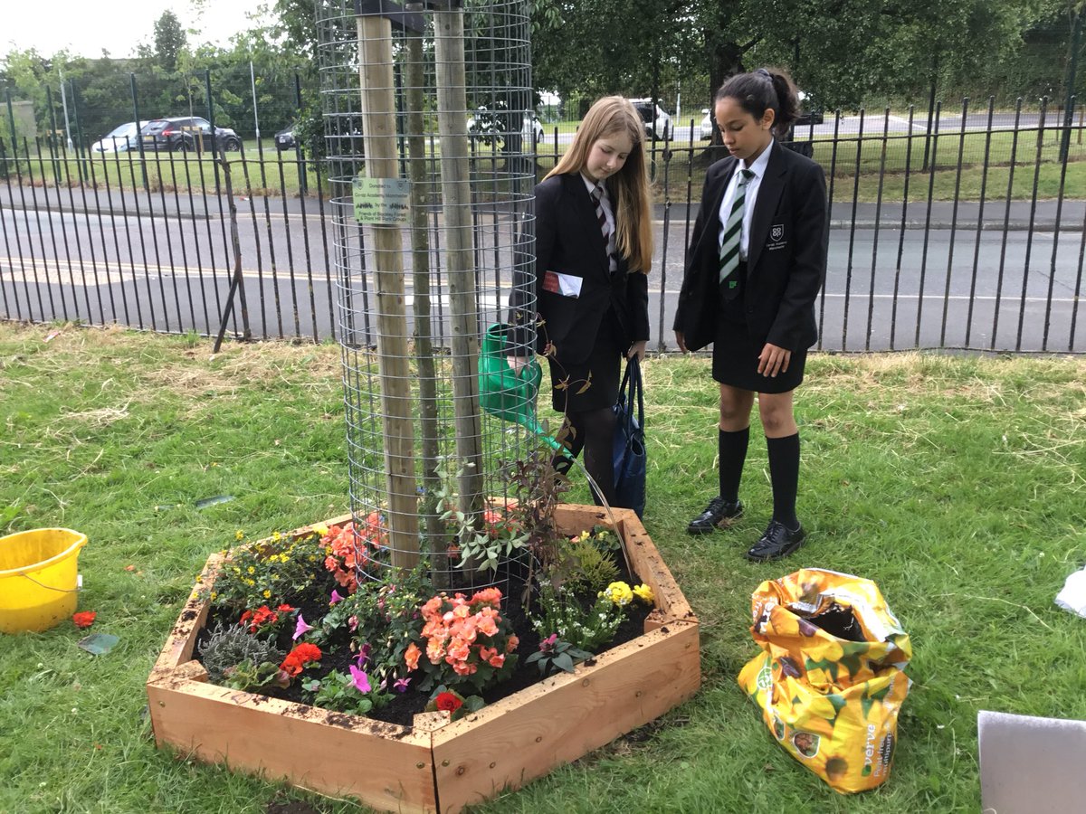 Rick Simpson 🧪🦠🔭 (@mrsimpsonsci) on Twitter photo Great effort from the Eco Warriors team in planting around the academy tree in plant hill park, huge thanks to <a href="/FOPlanthillpark/">friends of plant hill park</a> for all their help. Roll on Wednesday! <a href="/MCCHBlackley/">MCC HigherBlackley</a> #inbloom Great effort from the Eco Warriors team in planting around the academy tree in plant hill park, huge thanks to <a href="/FOPlanthillpark/">friends of plant hill park</a> for all their help. Roll on Wednesday! <a href="/MCCHBlackley/">MCC HigherBlackley</a> #inbloom