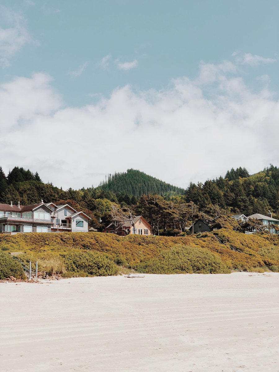 hlockley's tweet photo. Explored the shores of Cannon Beach last weekend - not bad, Oregon https://t.co/mf8ydwSQHG