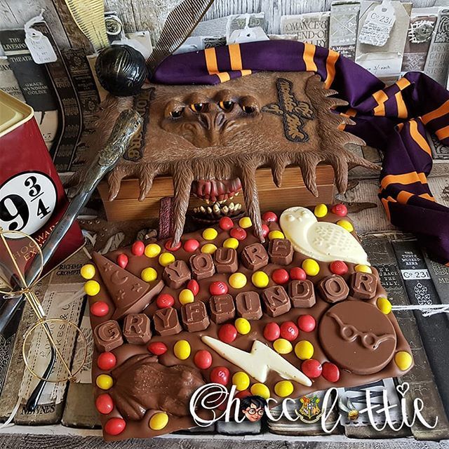 choccolottie's tweet photo. Who is your fave HP character?! I love Hagrid... Georgie loves Hermione... Lottie is a Ron fan!!
Another fave flashback to a Harry Potter wedding order - think I had more fun with the photography for these than the actual makes.
All about the props. Lol.… https://t.co/bMxmE3mo4o https://t.co/F4Ic5hV5Wd