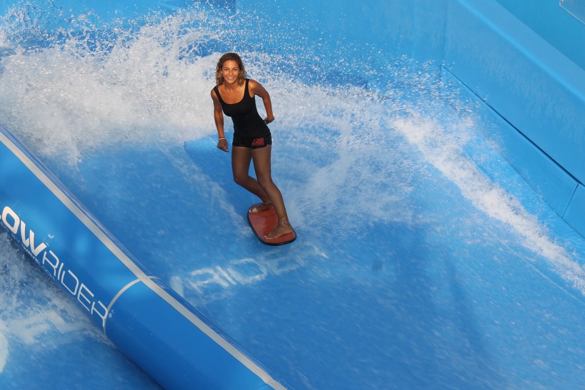 SurfHouseHEL's tweet photo. Surf on turf 🏄🏽♀️🌊🙌🏽
#surfhousehelsinki #flowrider #surffaus #maytheflowbewithyou #flowlife #ikuinenkesä #malloftripla https://t.co/038wNhRgOM