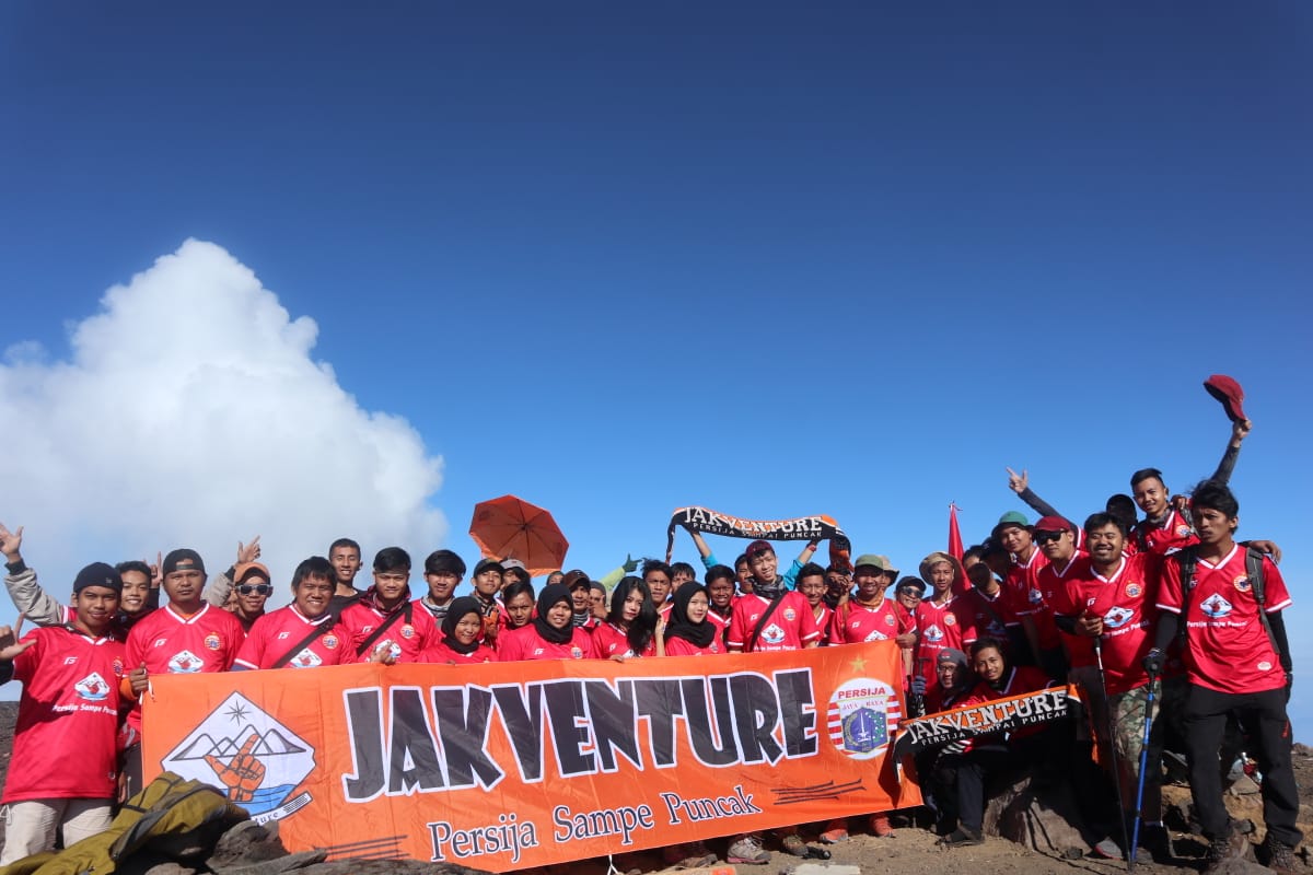 Alhamdulillah, selamat &amp; sukses pendakian kita kemaren. Terimakasih kpd semua rekan yg mau ikut berpartisipasi dalam hari jadi jakventure yg ke 15 tahun. Semoga kita semakin menjadi keluarga yg selalu harmonis. 
#15thJakventure
#HA15LAMET
#PersijaSampePuncak
#Mt.Slamet