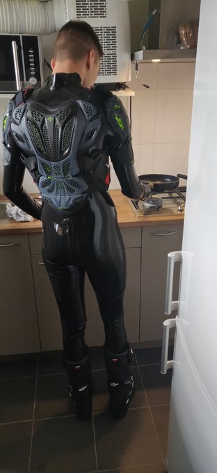 1 pic. Just another normal day in my life?? https://t.co/zQUdcUWRSR