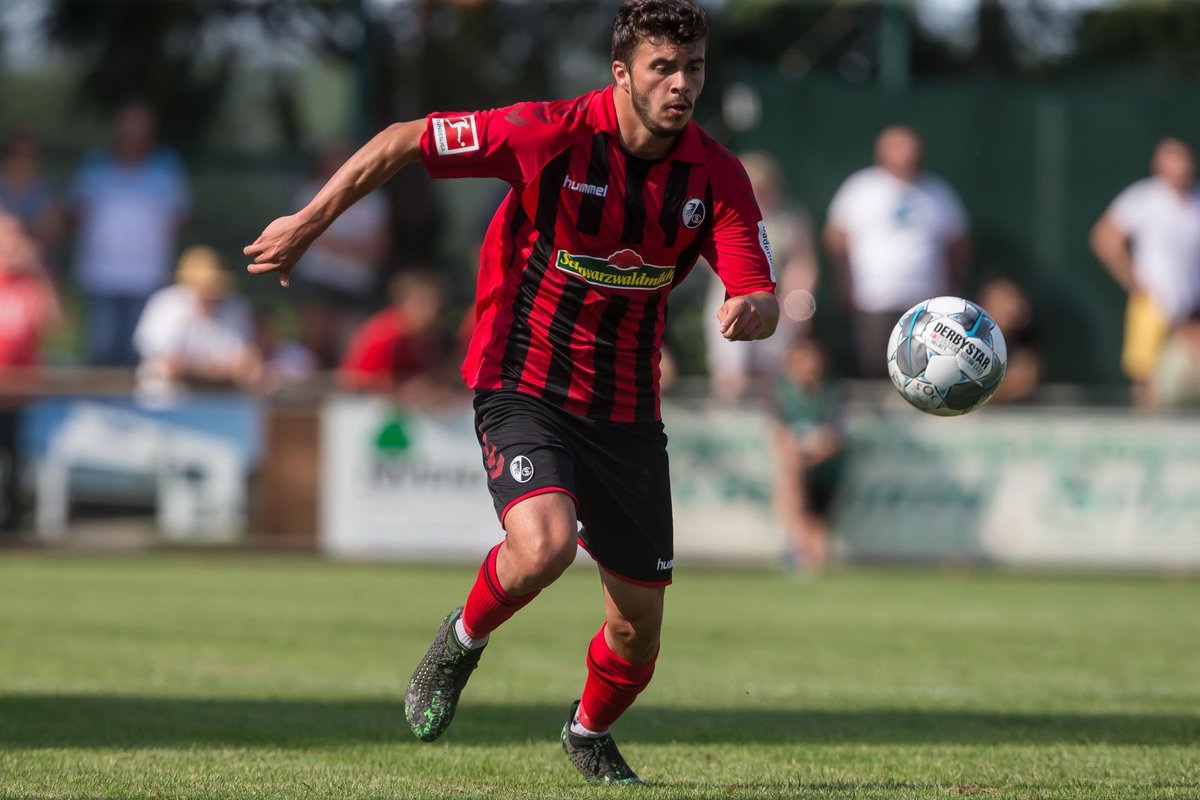 sbemanagement's tweet photo. #ProfiKader ⚽️ Von der U19 ↗️ in die U23 ⏹ sollte es eigentlich für André #Barbosa 🙋🏻♂️ bei seinem Verein, dem @scfreiburg 🔴⚪️, gehen 🔝Trainer #Streich beorderte André für die Vorbereitung jedoch direkt mit in den Profi-Kader 💯 #sbemanagement #scf #scfreiburg #preseason2019 https://t.co/EmaxlrrcLB