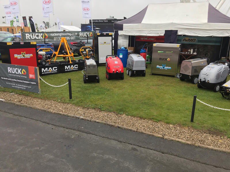 RuckEngineering's tweet image. Well we are all set up and ready to go in this wet weather. Hopefully the rain will stop and we can get chance to show off some of our machines on show. @greatyorkshow #industrialcleaning #greatyorkshireshow #sweeper #pressurewashers #industry #cleaning #bespoke #floorcare #GYS19