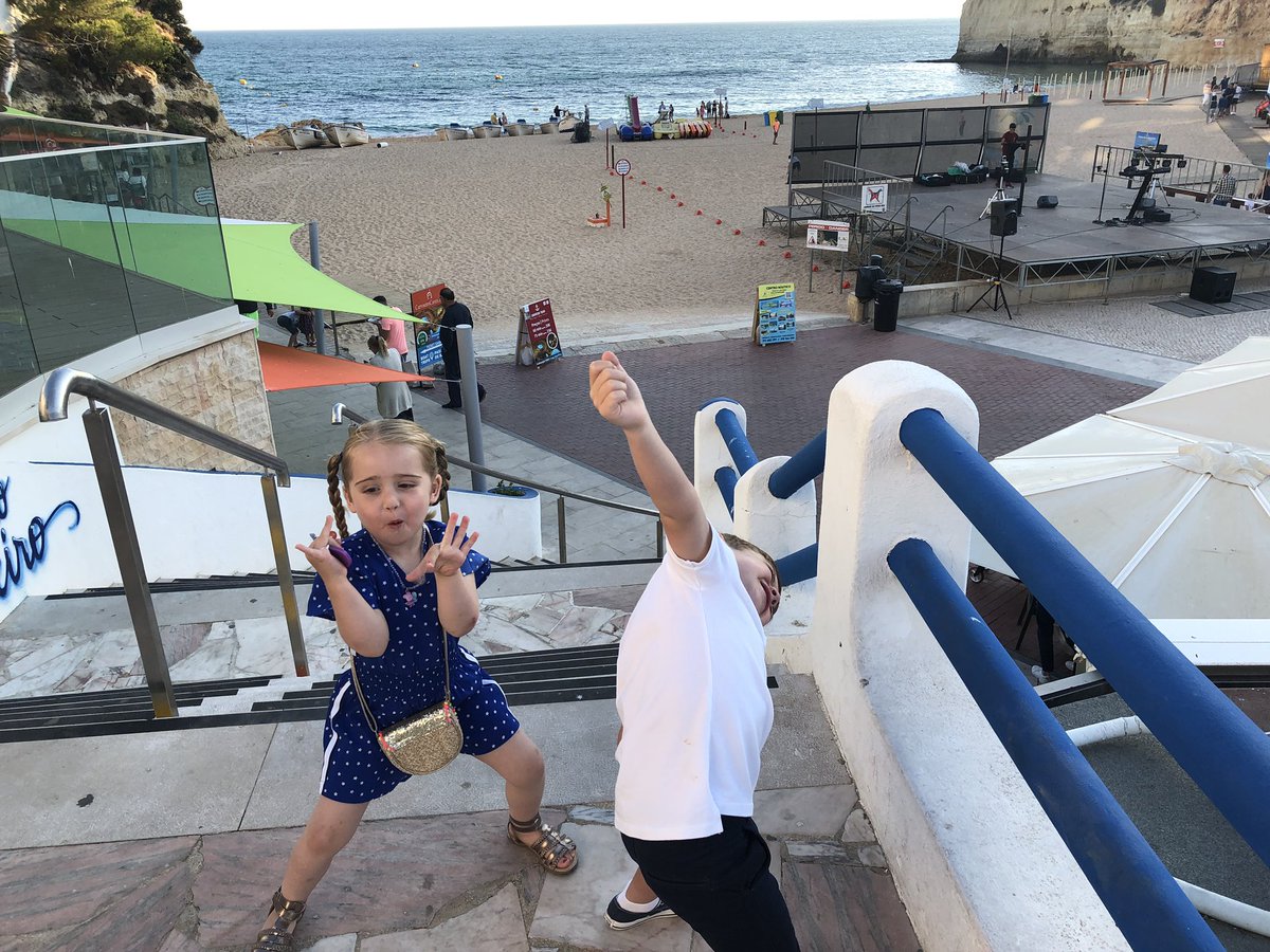 Mr_CJWilson's tweet photo. โOkay guys, stand nicely and weโll get a lovely photo of you with the beach in the background..โ ๐ #reallifephotos #bestmemoriesanyway #tryagainnextyeardad https://t.co/sFlSFhEUeS