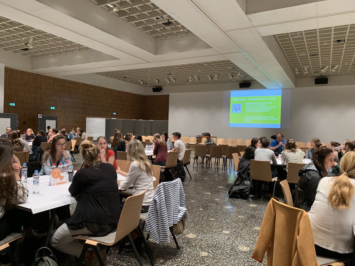 YvonneVignoli's tweet photo. An der Summer School diskutieren #interprofessionelle #Lerngruppen mit #Betroffenen zur Mitbestimmung und Freiheit in der Behandlung #css19 #CareumCH @BritaWirth @SylviaKaap  @retosch https://t.co/mFO8OJwVU4
