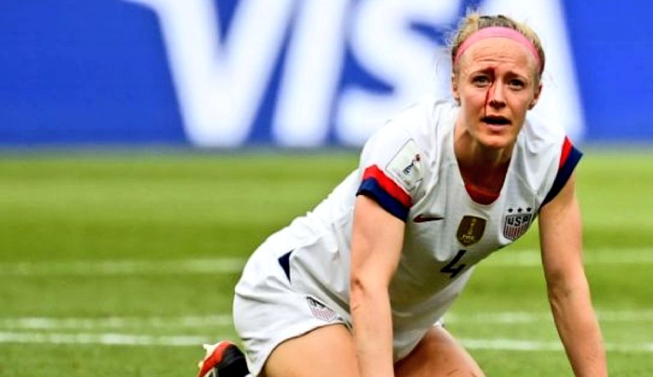 CiudadDeMurcia's tweet image. ¿Qué capitán se atreve a enfrentarse al Presidente de la mayor potencia mundial?

¿Quién no hace el ridículo echándose las manos a la cara al primer roce?

¿Quién besa a su pareja sin miedo a la homofobía?

¿Quién nos emociona con sus palabras?

Viva el #FutFem ⚽♀️