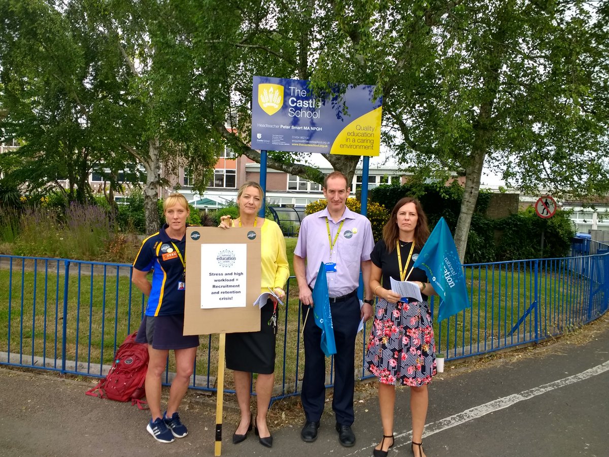 NEUOrganisers's tweet photo. All gates covered at the #CastleSchoolStrike #AsSeenOnBBC https://t.co/KrcX2MDPdD