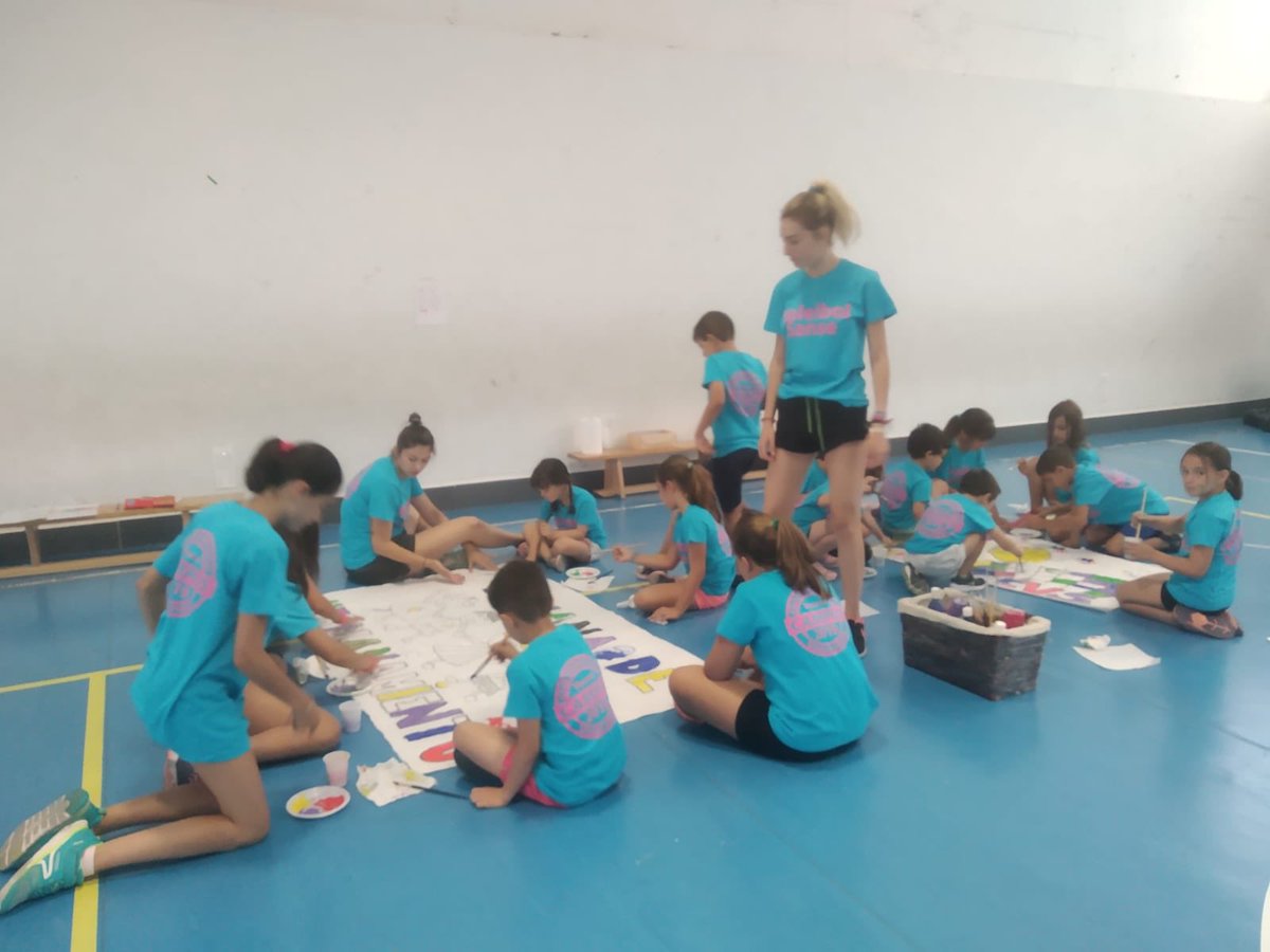 voleysanse's tweet photo. 🏐Segunda semana de campus de verano 🏖
No todo es deporte, como veis, hacemos de todo con nuestros pequeños #CVSansers 😍
#CVSentimientodepertenencia
#hastaeñfinañCVSansebastián
#CVSyotequiero https://t.co/we0yBem9W7