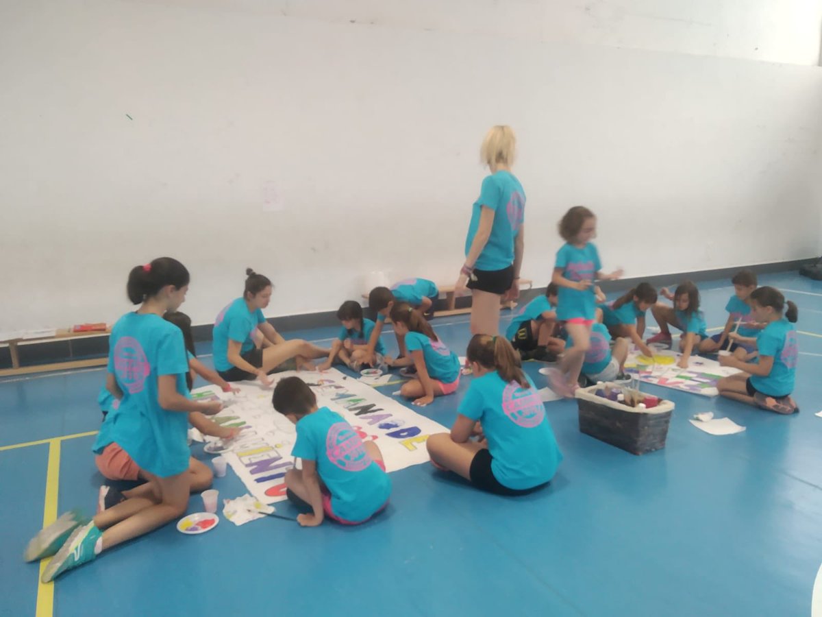 voleysanse's tweet photo. 🏐Segunda semana de campus de verano 🏖
No todo es deporte, como veis, hacemos de todo con nuestros pequeños #CVSansers 😍
#CVSentimientodepertenencia
#hastaeñfinañCVSansebastián
#CVSyotequiero https://t.co/we0yBem9W7