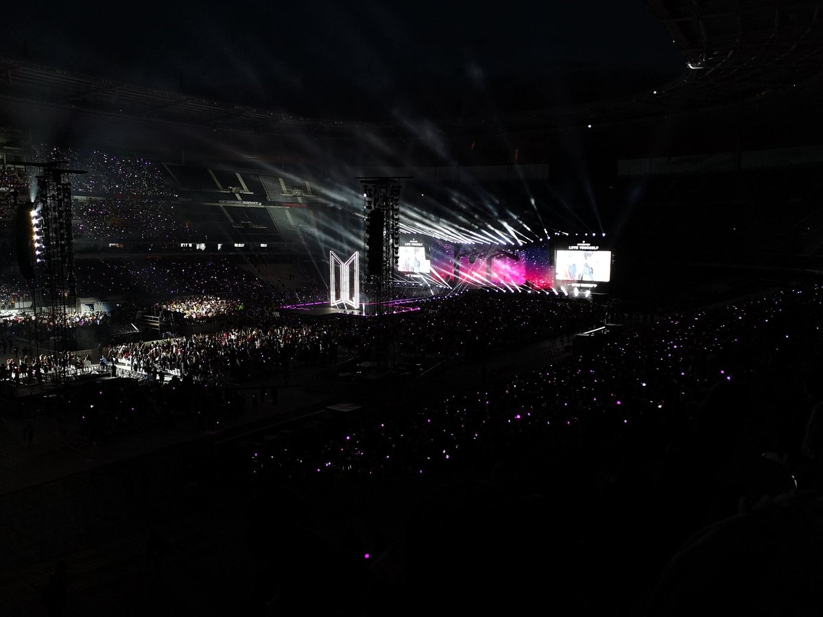 vminlou's tweet image. Happy anniversary to us 💜
#ARMYMeansFamily
#6yearswithARMY