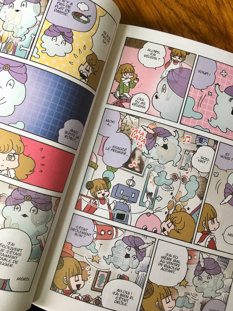 「はずんで!パパモッコ」のフランス語版12巻が届きました。かわいい仕上がりで嬉しいです。フランスの子どもたちに楽しく読んでもらえますように。。
モチやお雑煮には注釈がついています。