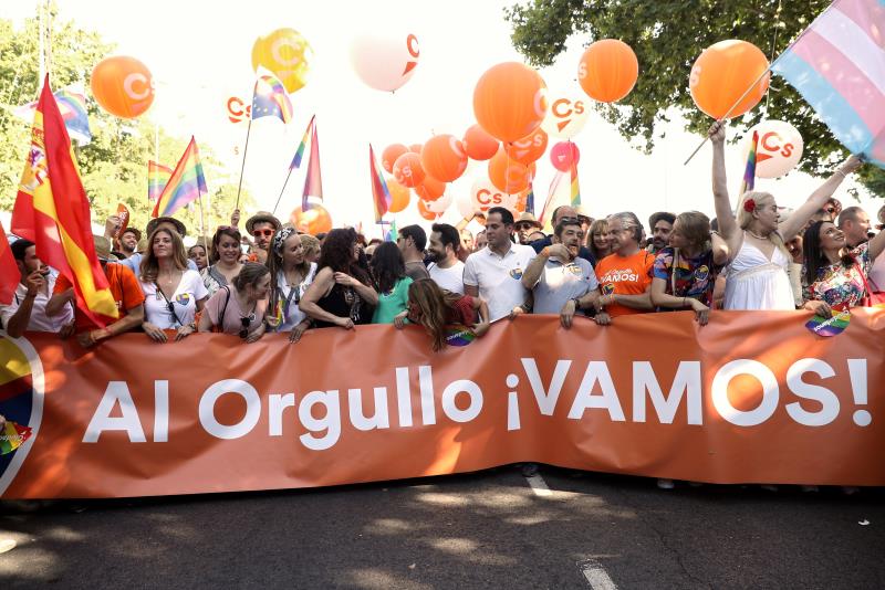 eldiarioes's tweet photo. Ciudadanos en el #Orgullo: esos titulares en los medios de comunicación no se van a conseguir solos https://t.co/AvnlwsXrKq Por @Guerraeterna https://t.co/pxqr8gRrbI