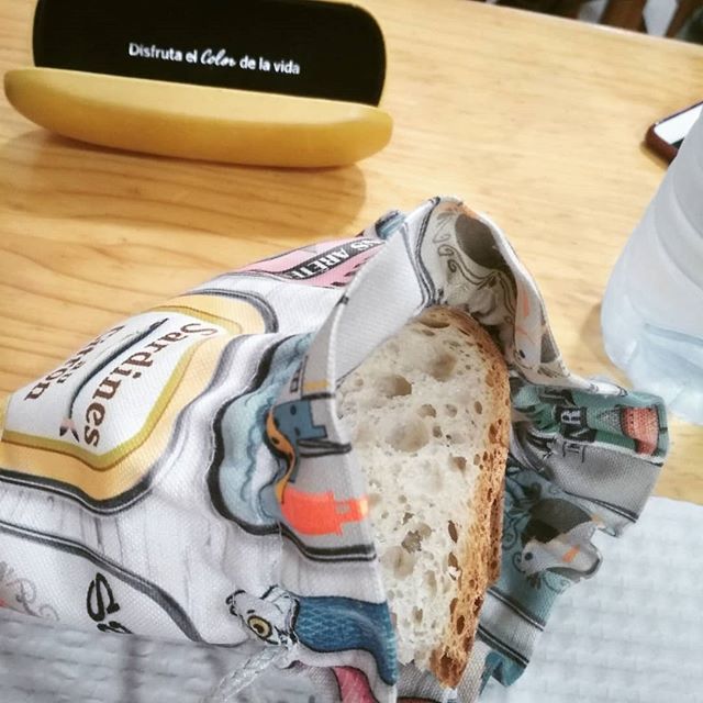 Molalissa_'s tweet photo. Como hacer que un trozo de pan se convierta en protagonista 
#colores #atrevidos #telas #portugal #sensaciones #detalles #sobremesa #verano #cafeentrecolores # https://t.co/ahmBVfDsm0