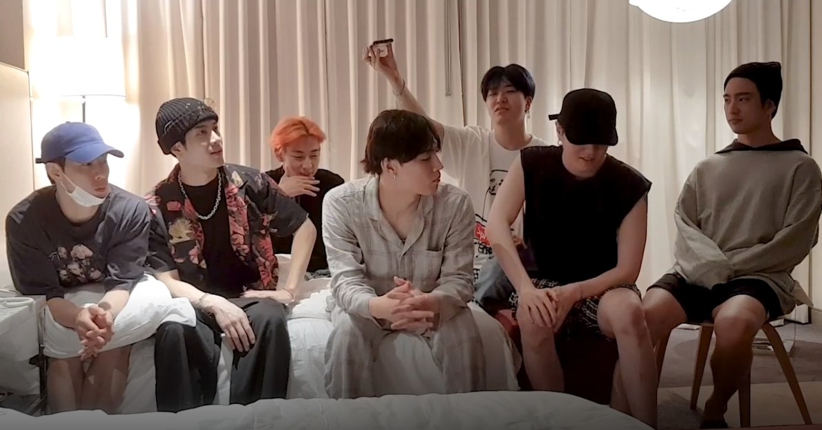 Vliveofficial's tweet image. [V LIVE] 텐션 베리 어메이징 HIGH~ 덩어리들 큐티빠띠에 오늘도 우리 집은 온전치 못 해요...😅⚒️ 갓칠이들 명곡으로 채워지는 플레이리스트로 추억 가득한 2000일‼️🎶 너무너무 축하해요~🥳🎊

▶vlive.tv/video/138807

#갓세븐 #GOT7 #갓세븐_2000일_끝까지잡아 #GOT7_IThinkILoveYou2000 #VLIVE