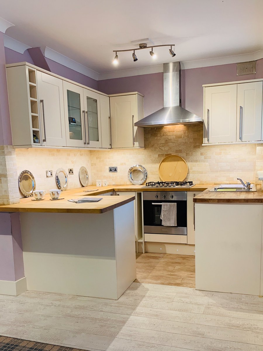 TracyShooter's tweet photo. 3 bedroom Semi-Detached House for sale: Danesleigh Gardens, Leigh-On-Sea, Essex, SS9 | Hunt Roche - Estate and Letting Agents https://t.co/9IqoXRhZlN https://t.co/Hz18nynzJ1