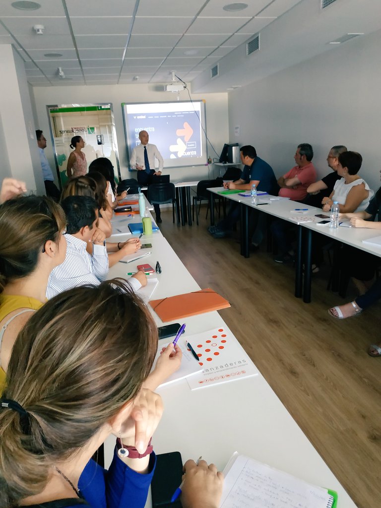 🚀 'La formación suma (➕), la experiencia suma (➕) pero lo único que multiplica (✖️) es la actitud' nos lo cuentan hoy en <a href="/LanzaSevilla19/">Lanzadera de Empleo Sevilla</a> hablando sobre procesos de #selección los compañeros de <a href="/Randstad_Empleo/">Randstad Empleo</a> 
#empleabilidad #empleo #trabajo