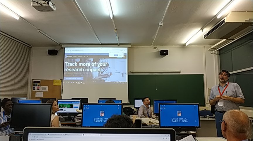 filocavsofia's tweet photo. Tuit #lcodina 🐤 RT sredondoi: Ja ha començat el seminari taller sobre SEO acadèmic i gestió de perfils personals a Internet #EDICIC2019 Xbal_Urbano lcodina FBiD_UB https://t.co/ZkPi0u4EEq