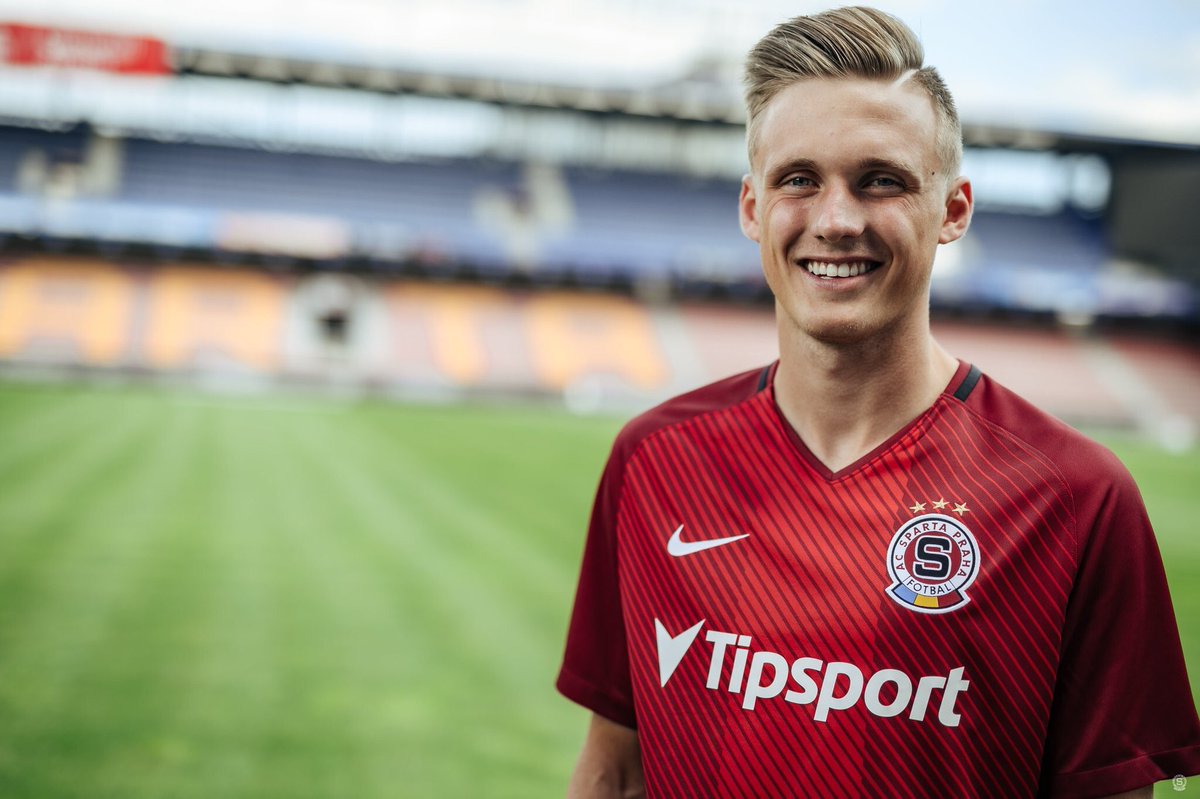 Fotbalextra's tweet photo. Útočník MARTIN GRAICIAR už je sparťanem! Letenský klub se dohodl s Fiorentinou na ročním hostování s opcí...
👤 #Graiciar 🏟 #acsparta #acffiorentina https://t.co/jZcd0oJt2C