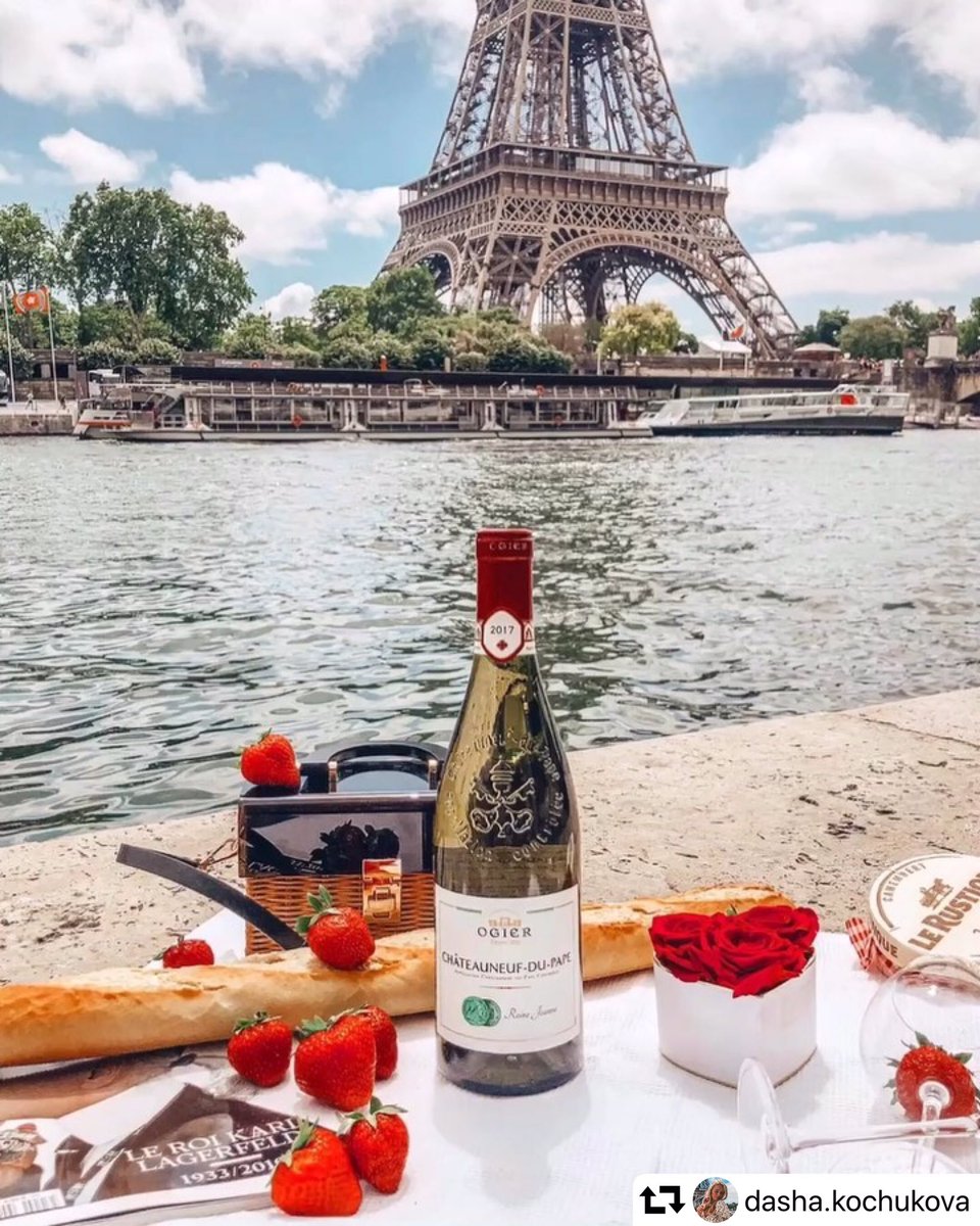 Picnic on the banks of the Seine with the « Reine Jeanne », what else? 🍓🥂#maisonogier #chateauneufdupape #wine #winelover #paris #eiffeltower #reinejeanne #ogier                    instagram.com/p/BzsGeswC2N-/…