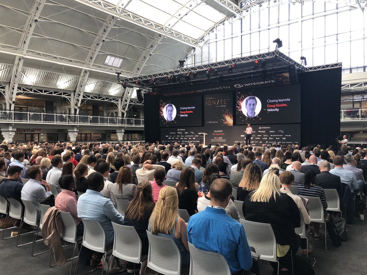 #Igniteb2b kicks off with @joel_b2beditor getting the UK #B2B Marketing community going!
