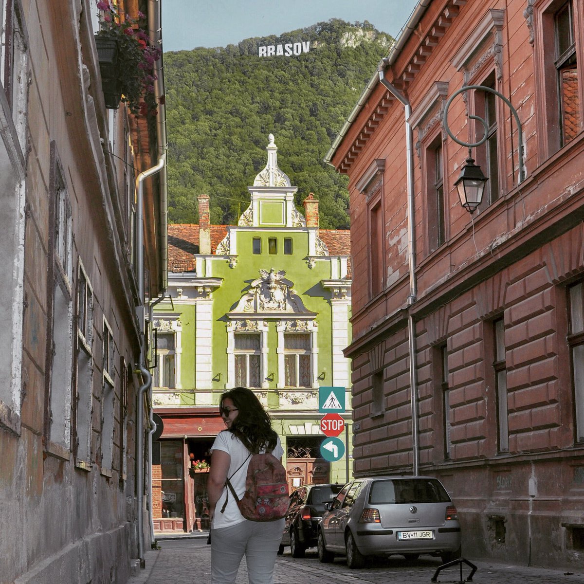 inviaggioconme's tweet photo. La bellissima Braşov 😍 Ieri @exp_romania ci ha portato alla scoperta della piccola cittadina Rumena che ogni anno vanta la visita di 2 milioni di turisti!!! Poco distante si trova il castello del conte Dracula che andremo a visitare il 16 luglio 😍 

#ExperienceRomania #Romania https://t.co/LsKcIRjUs8