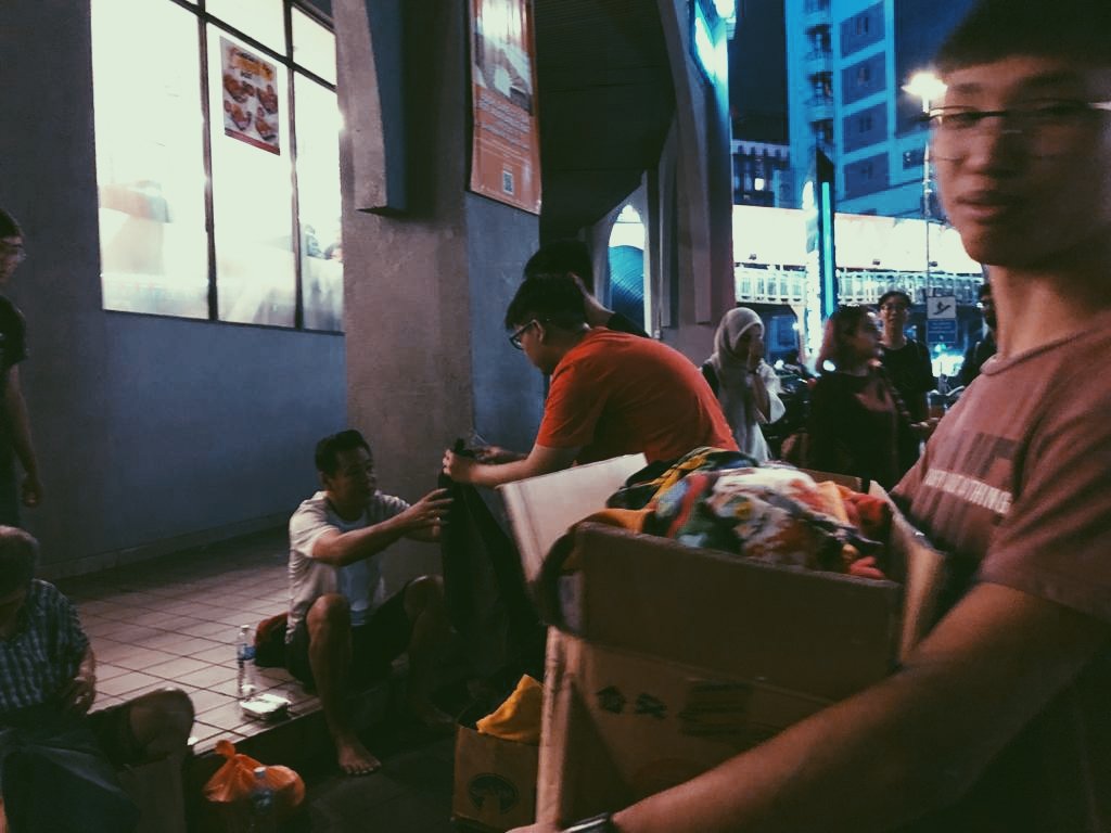 SatiricalSatin's tweet photo. We'd like to thank the amazing #volunteers for being part of the #changepion team for the #IntoTheStreets homeless reach out program last week! It was definitely an unforgettable memory to be able to get close and personal with the streets community. https://t.co/HHd2SFaIcJ