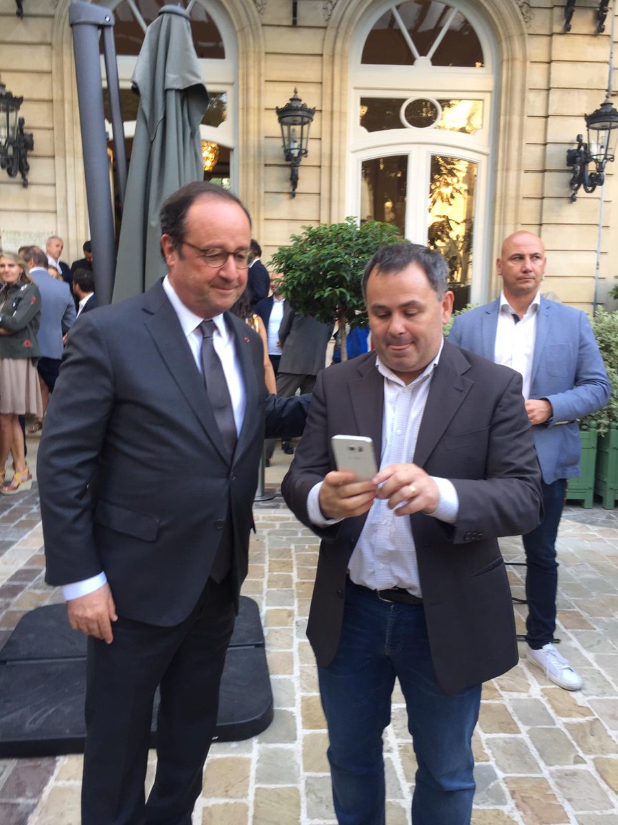 montibo's tweet photo. j'ai eu la chance d'expliquer les origines de @EdzoAi à @fhollande et nos projets pour augmenter chaque personne.  Merci pour l'écoute. @salonduluxe https://t.co/44pAfuX2Kq
